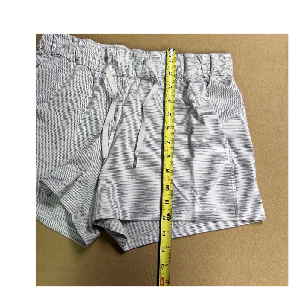 Lululemon On The Fly Shorts 2.5" 6 Striped ‎ Athletic Workout Athleisure Gym - Picture 6 of 7